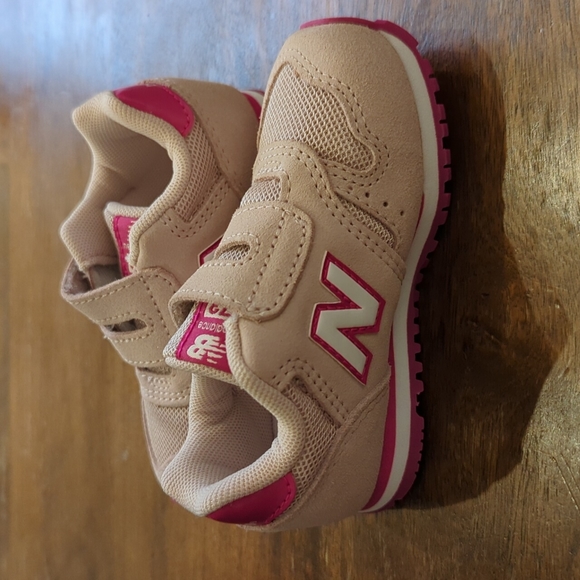 NWOT New Balance 373 toddler, pink, size 6 - Picture 2 of 4
